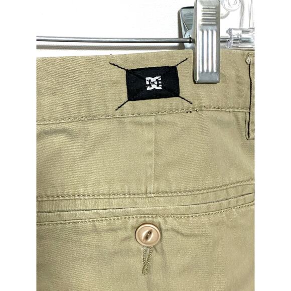DC Shoes Khaki Chino Shorts Relaxed Fit Flat Front Pockets Mens Size 40 Stretch - Picture 4 of 9